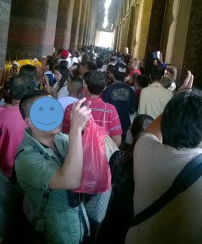 Padatnya pengunjung kuil